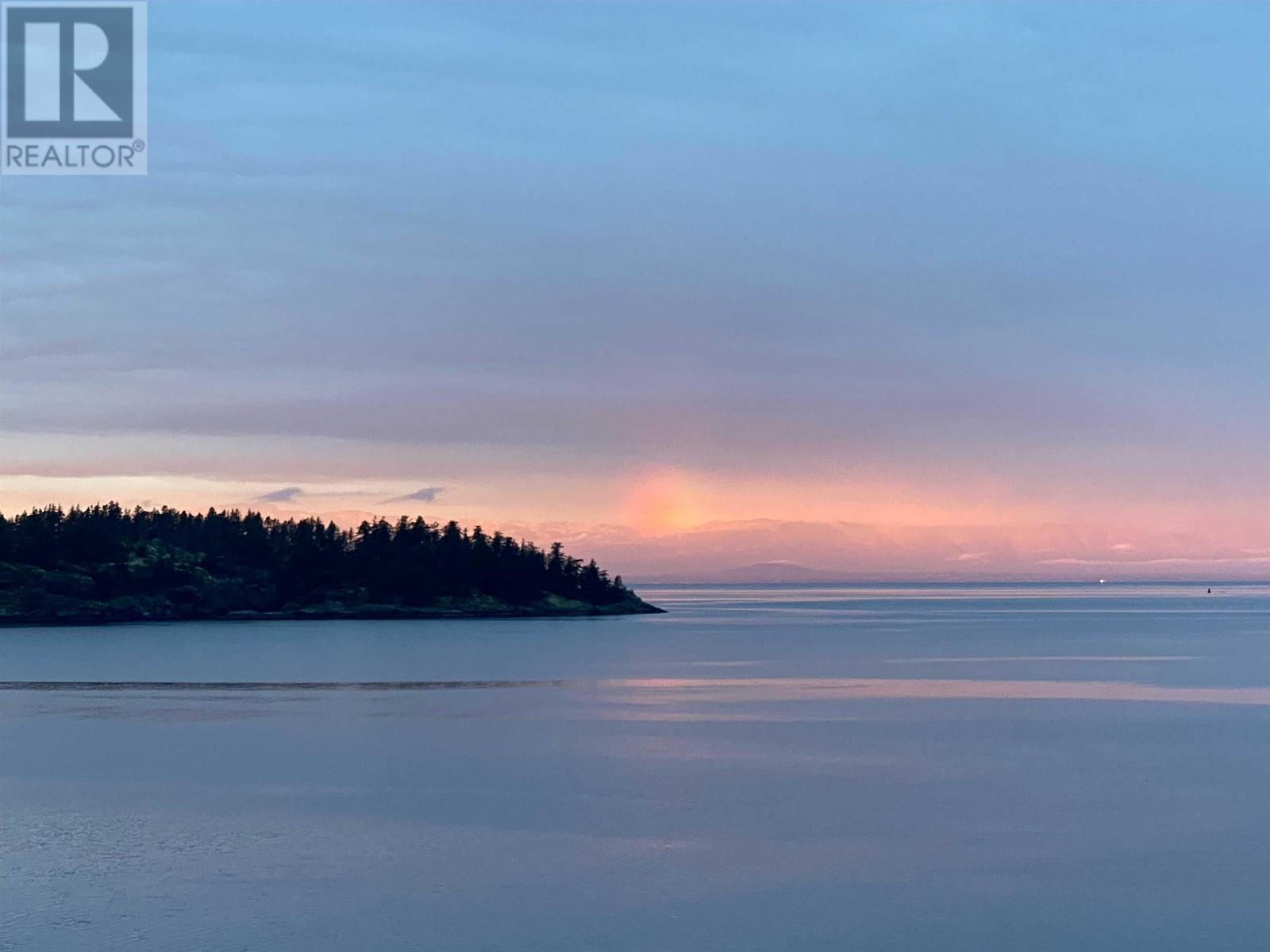 8323 REDROOFFS ROAD, Halfmoon Bay