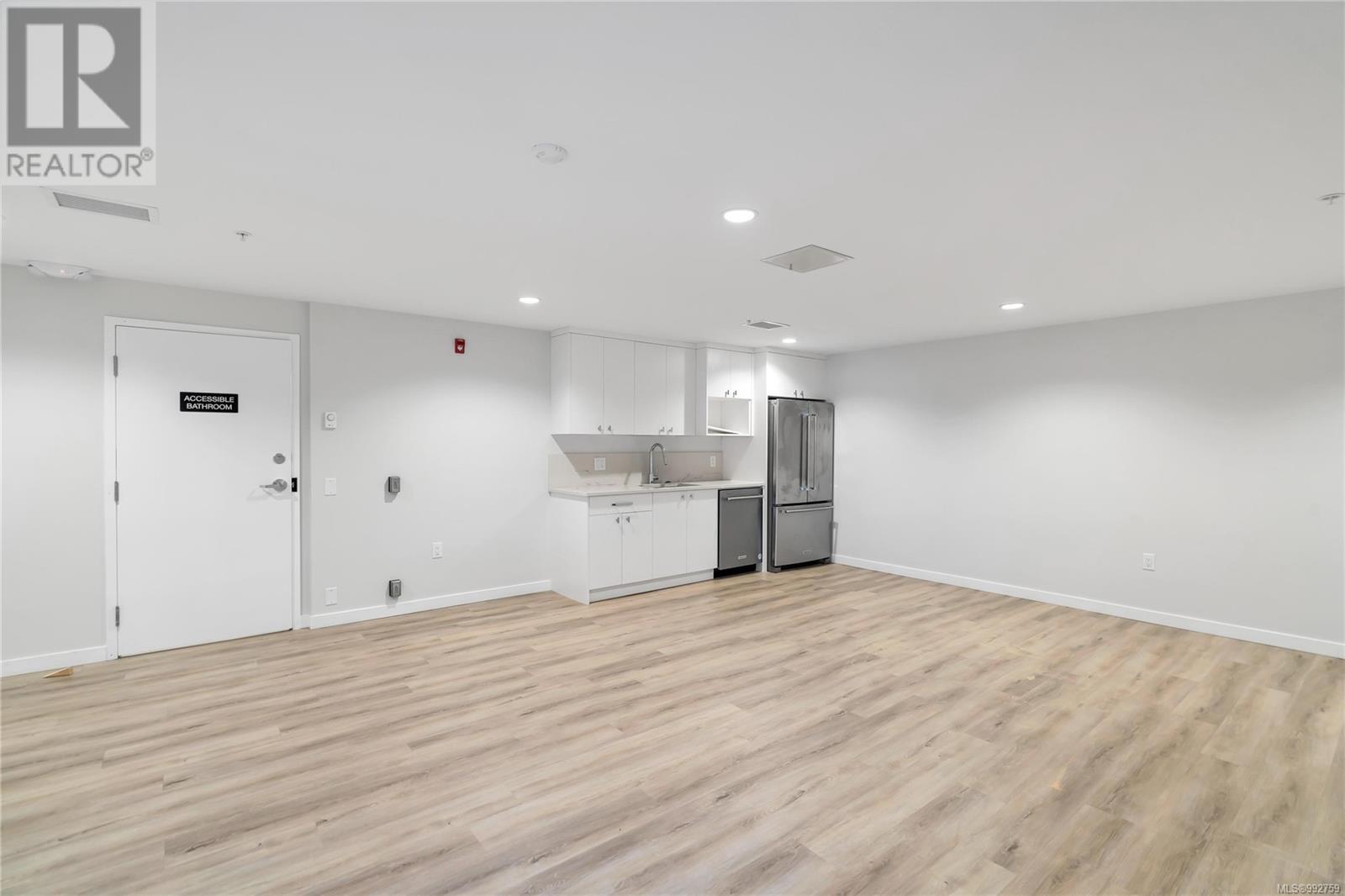 #205 4030 Shelbourne St - 19