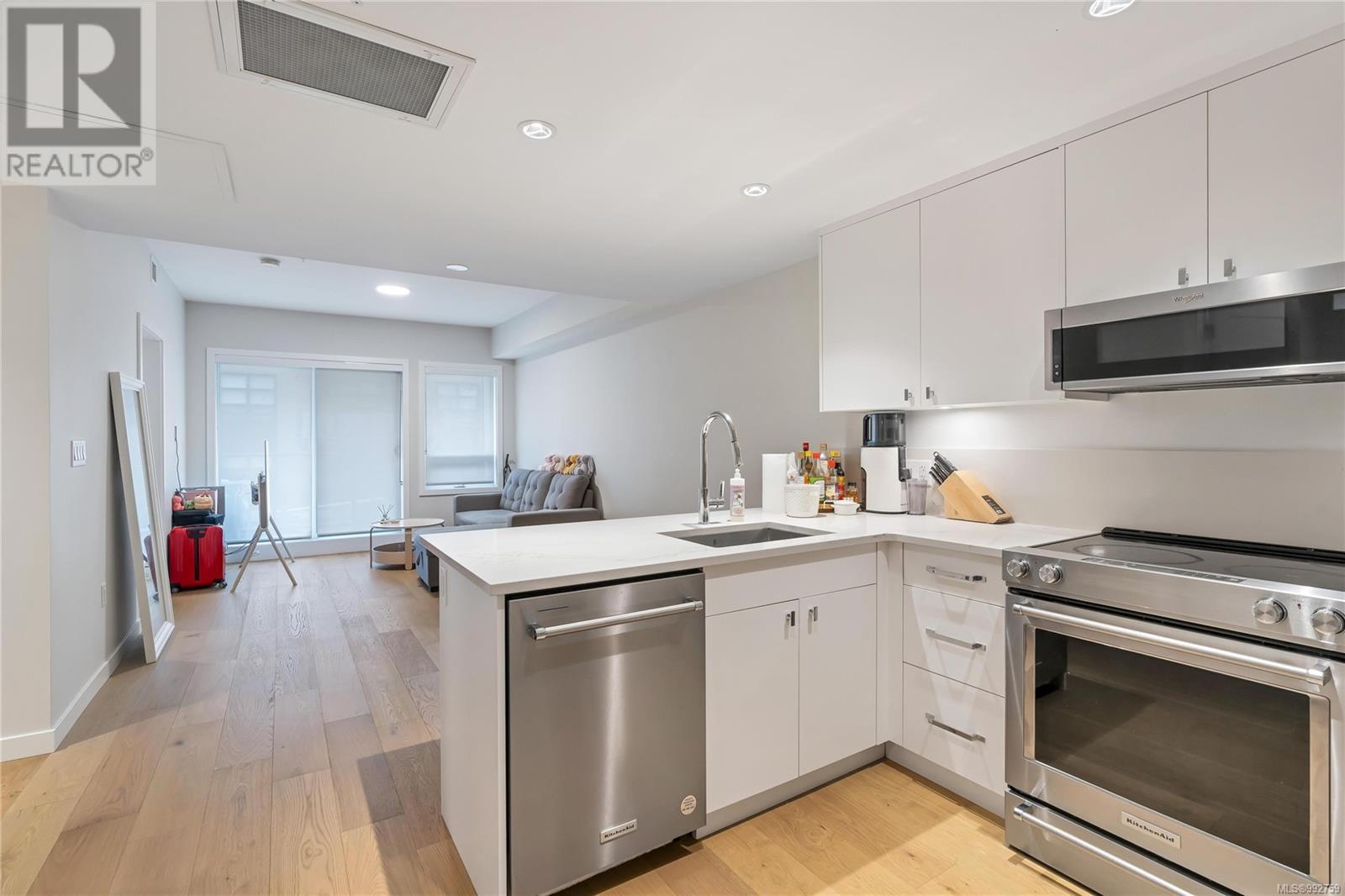#205 4030 Shelbourne St - 3