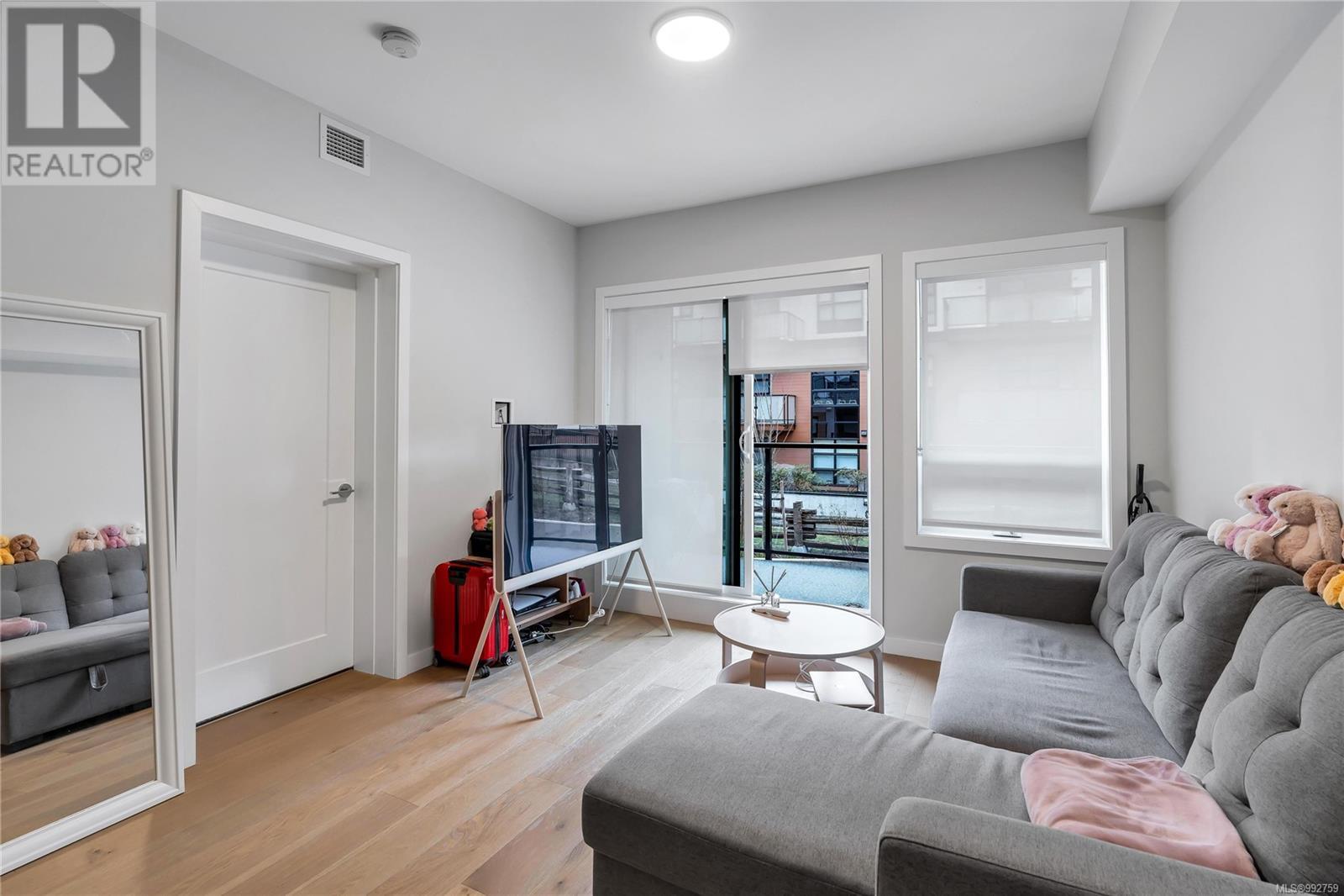 #205 4030 Shelbourne St - 8