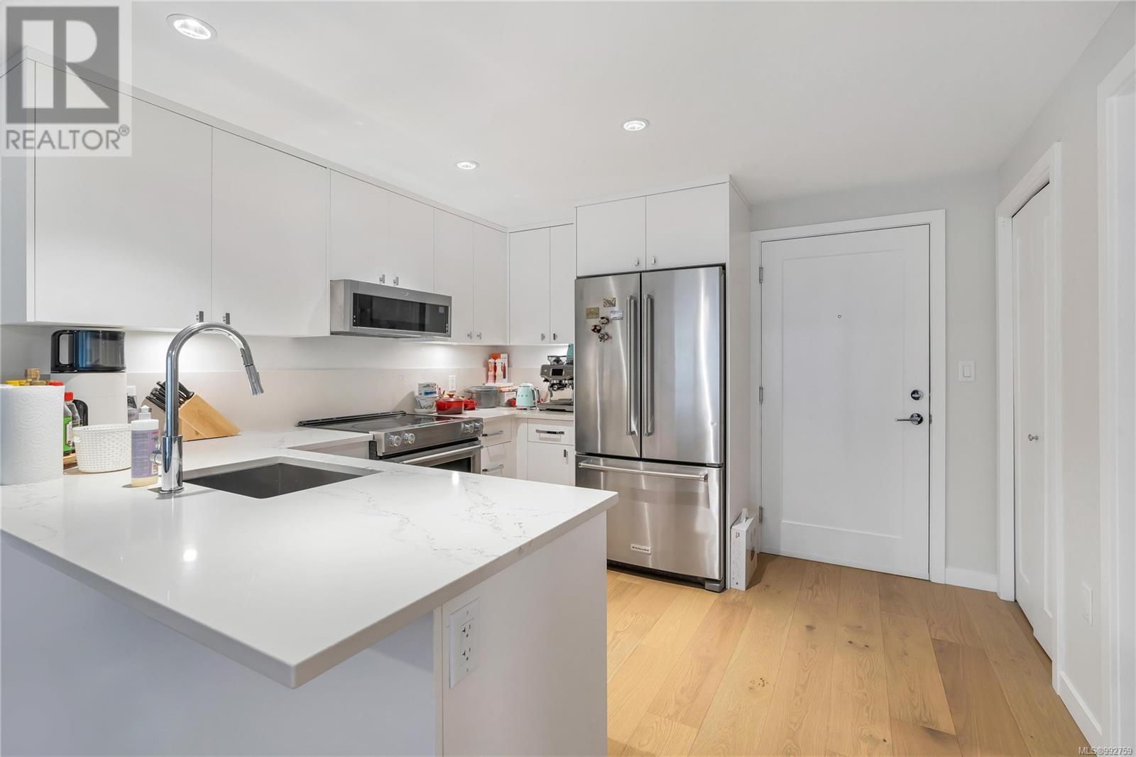 #205 4030 Shelbourne St - 6