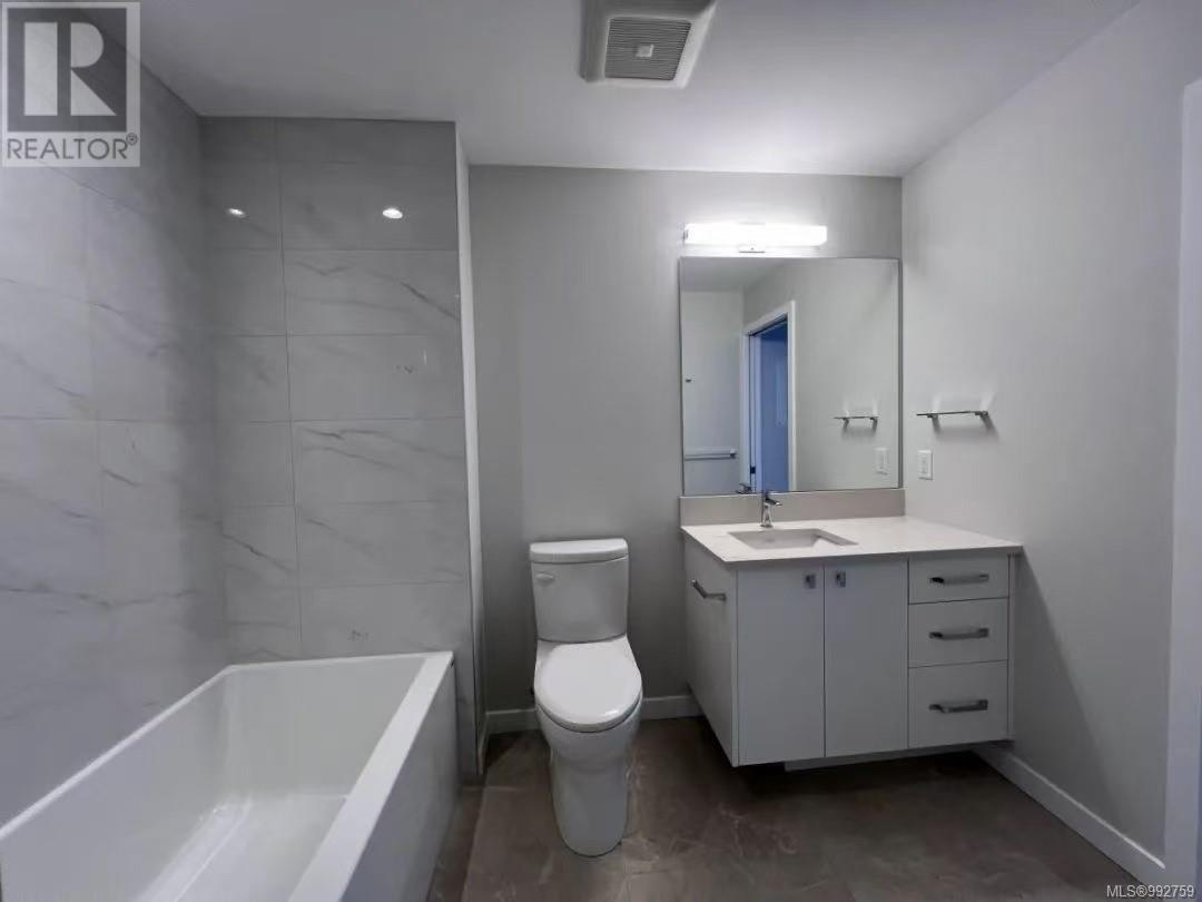 205 4030 Shelbourne St, Saanich