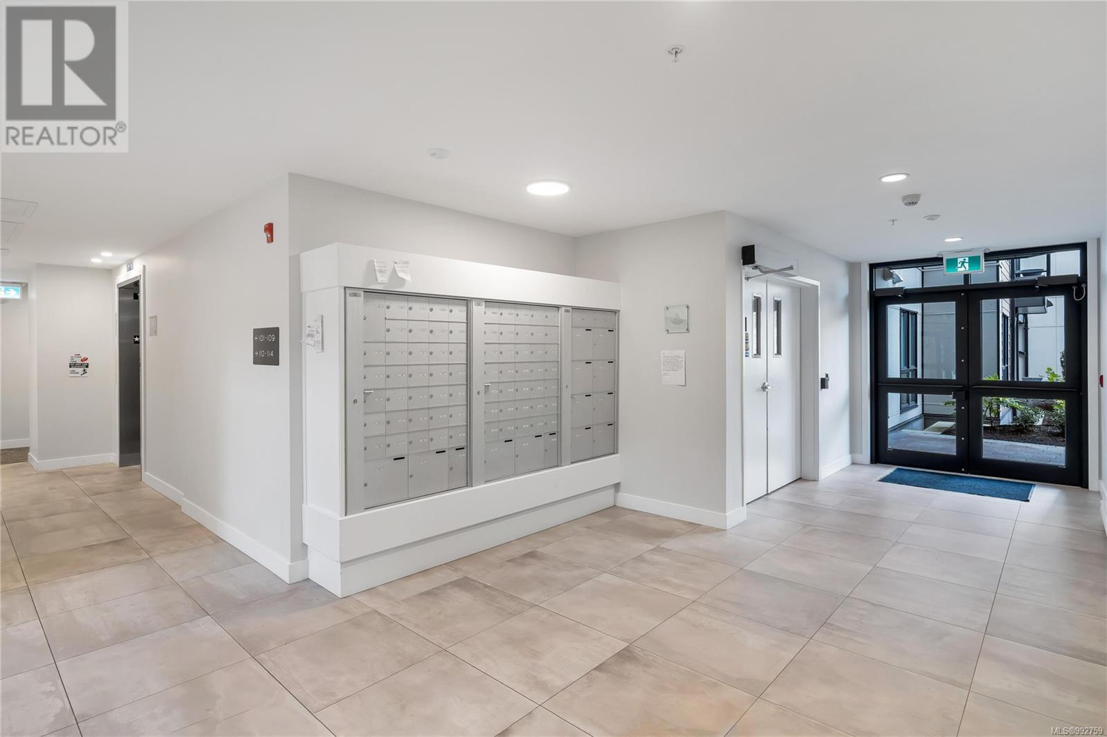 #205 4030 Shelbourne St - 18