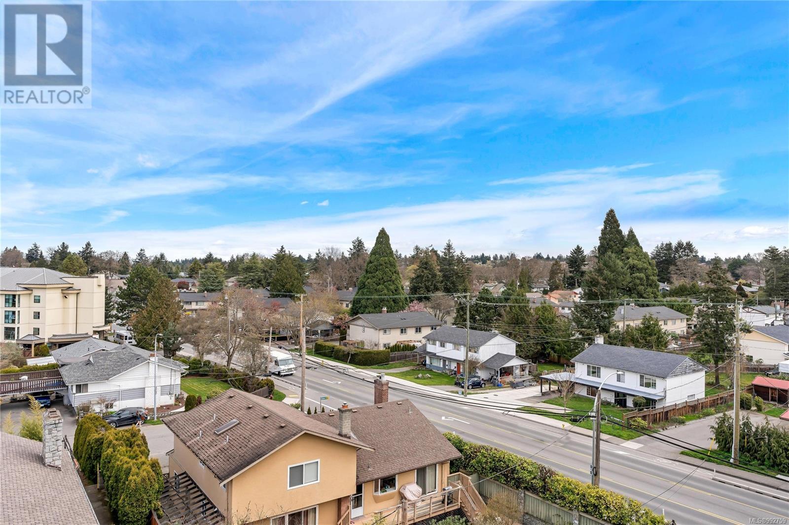 205 4030 Shelbourne St, Saanich