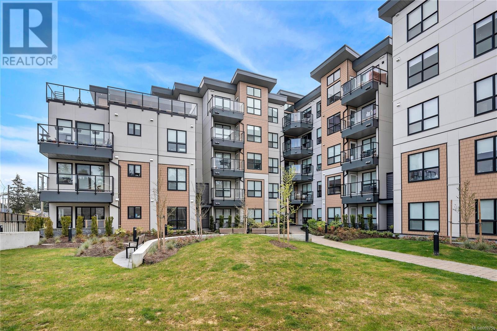205 4030 Shelbourne St, Saanich