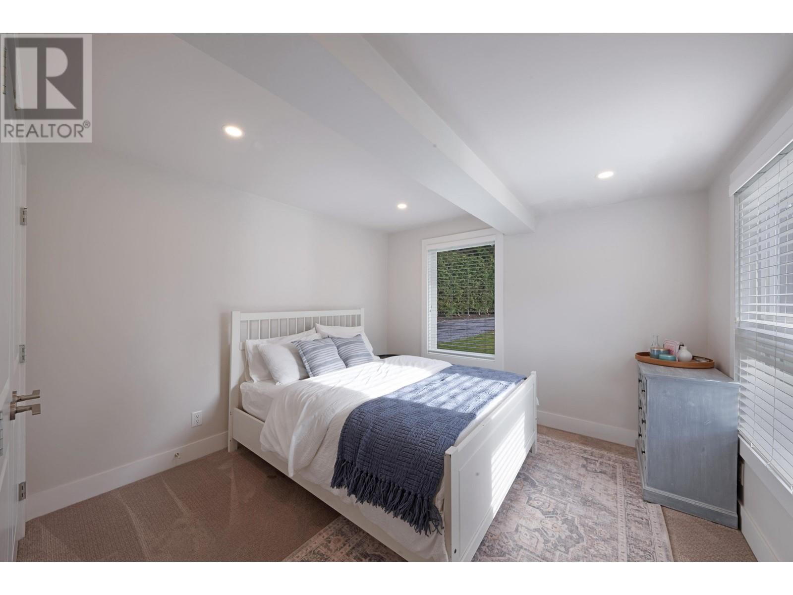 799 GRANTHAM PLACE, North Vancouver