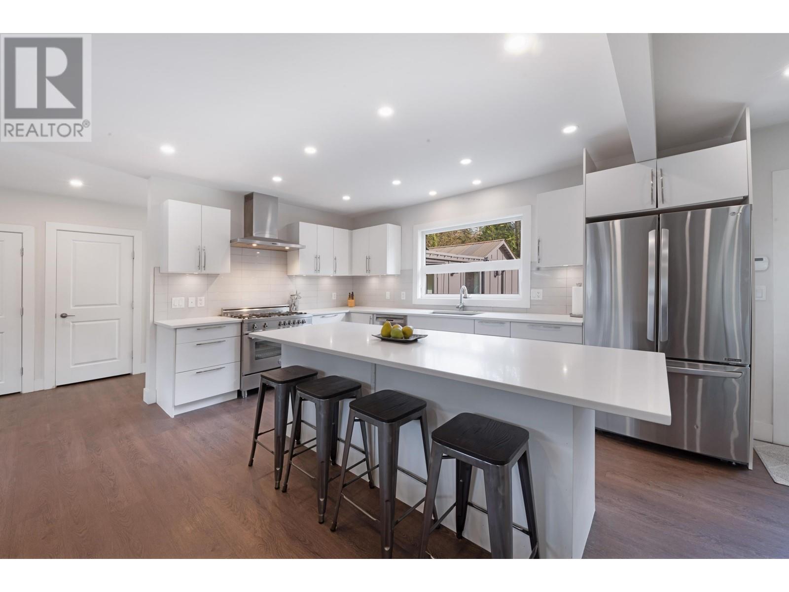 799 GRANTHAM PLACE, North Vancouver