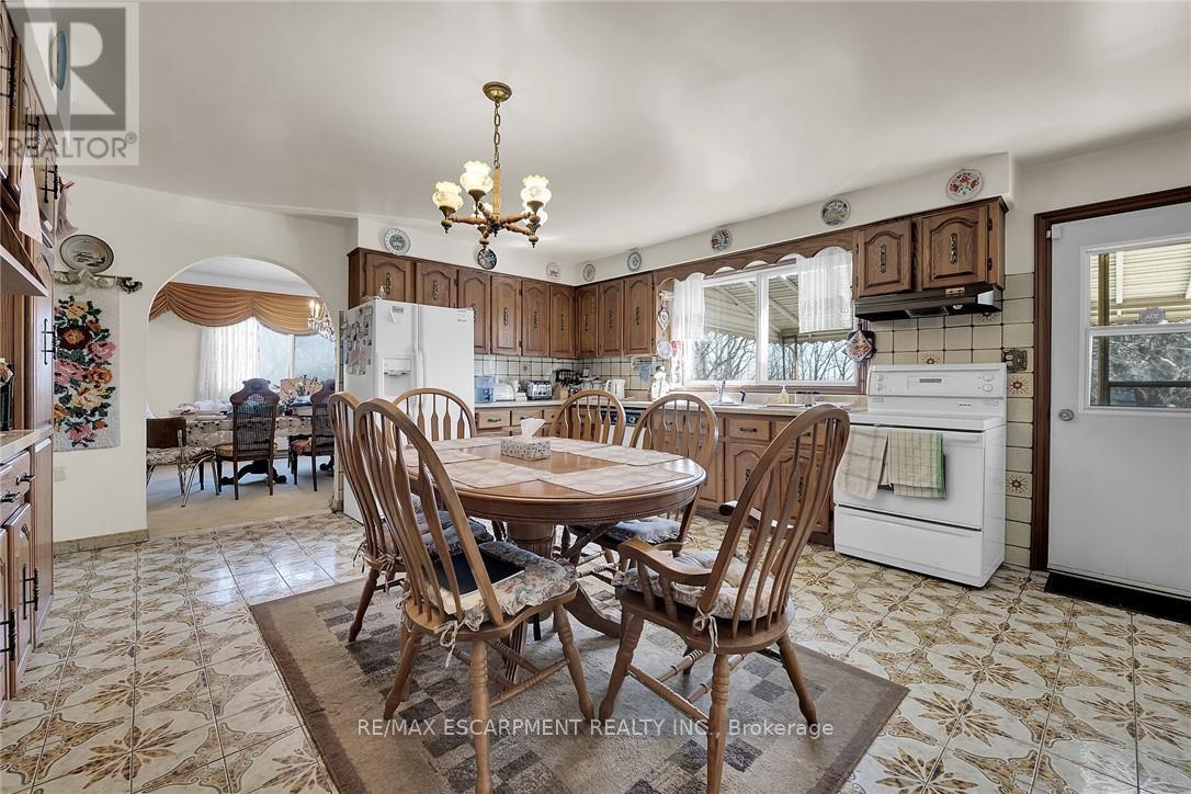 Photo 10 of 492 Second Road E, Hamilton ON