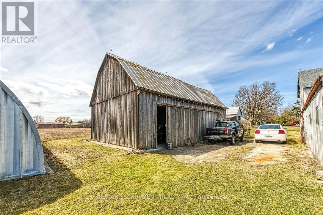 Photo 32 of 492 Second Road E, Hamilton ON