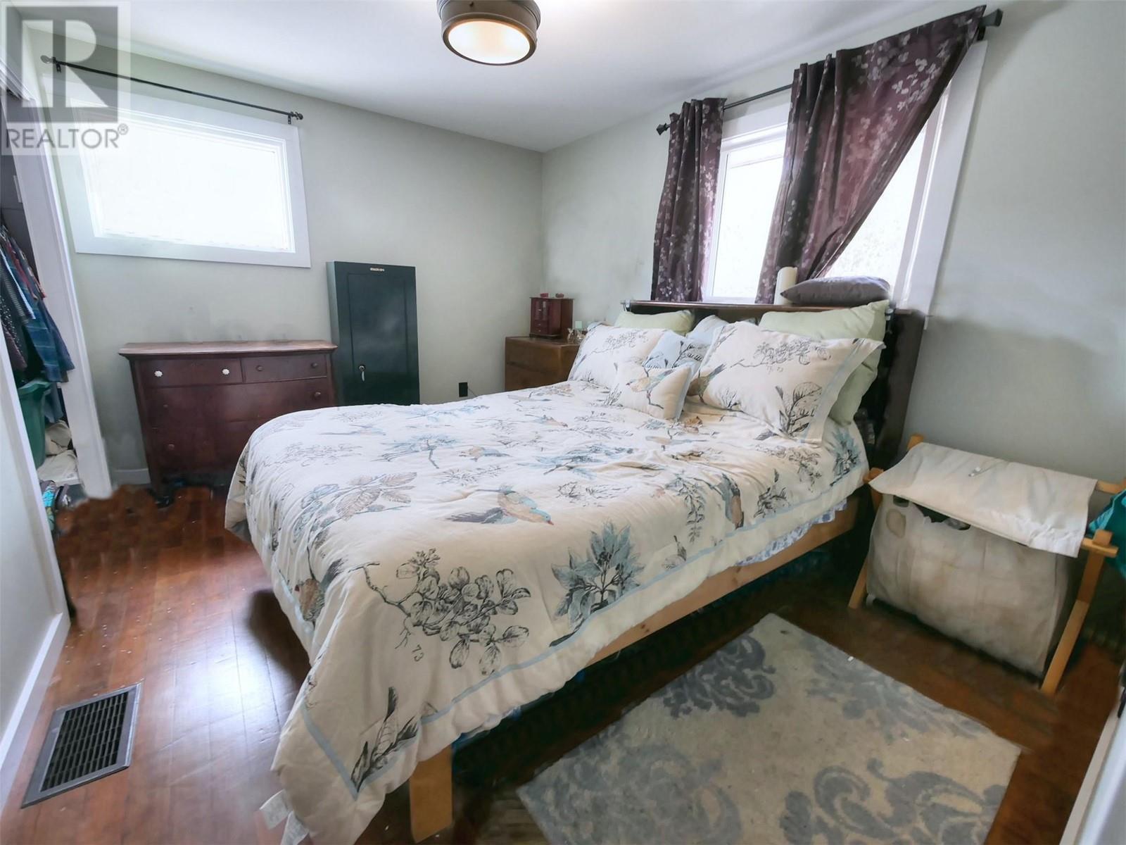819 Glen Drive, Trail