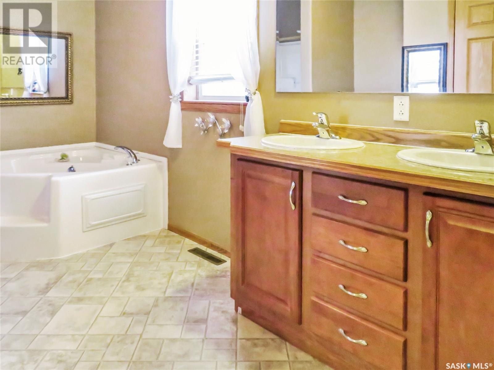 Single Family House Mobile Home for Sale in  Prairie Sun COURT Swift Current 