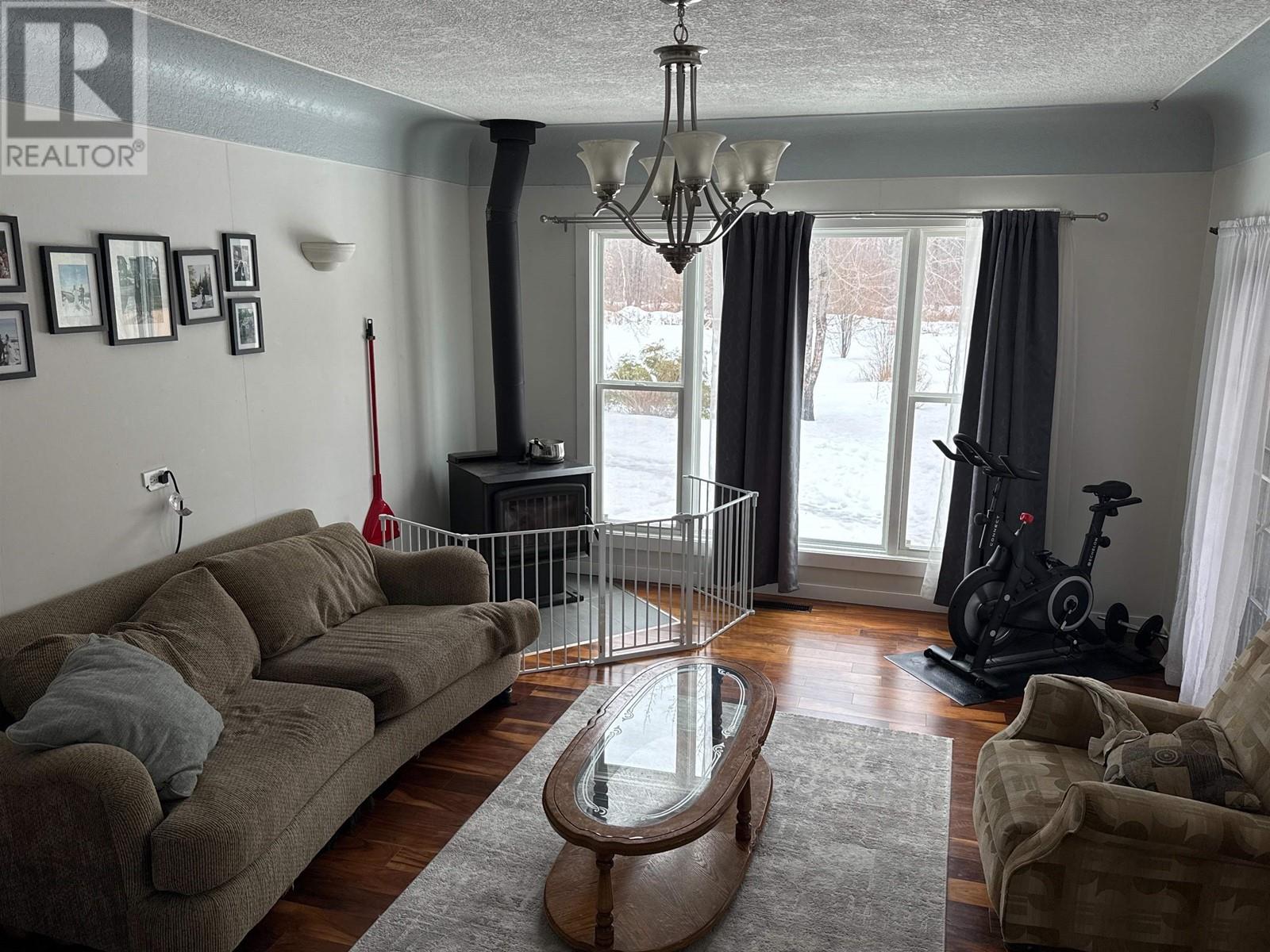 1384 MOFFAT AVENUE, Quesnel