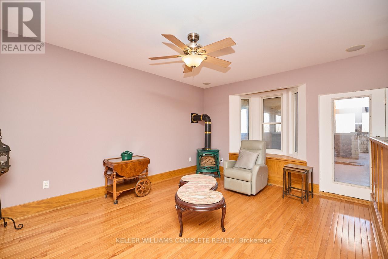 Photo 10 of 4915 King Street, Lincoln ON