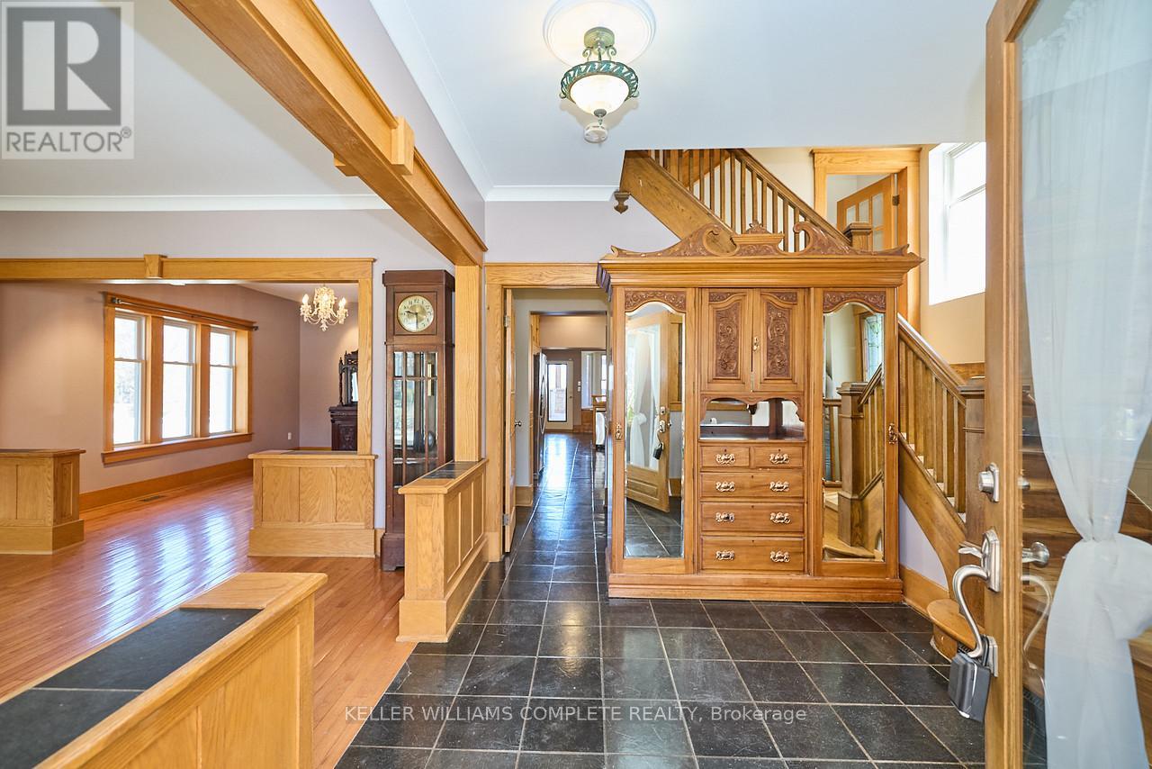 Photo 5 of 4915 King Street, Lincoln ON