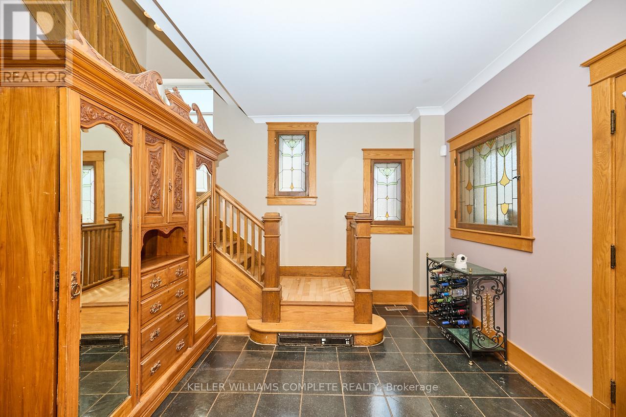 Photo 6 of 4915 King Street, Lincoln ON