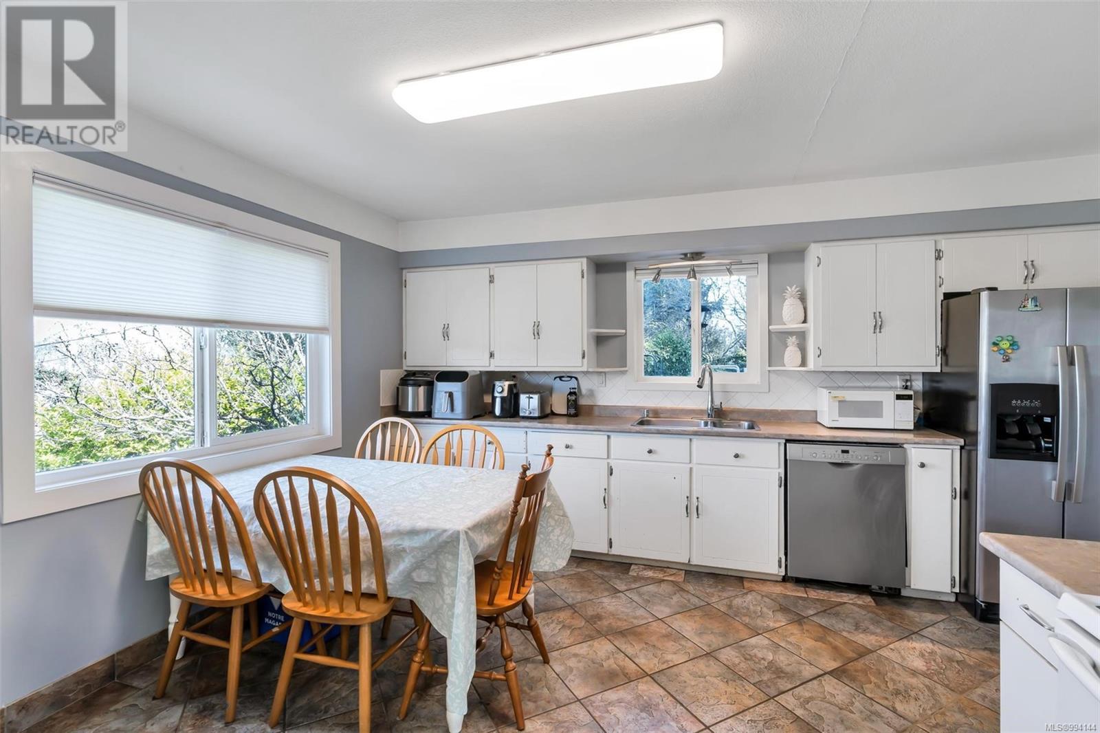 Photo 9 of 4087 Carey Rd, Saanich BC