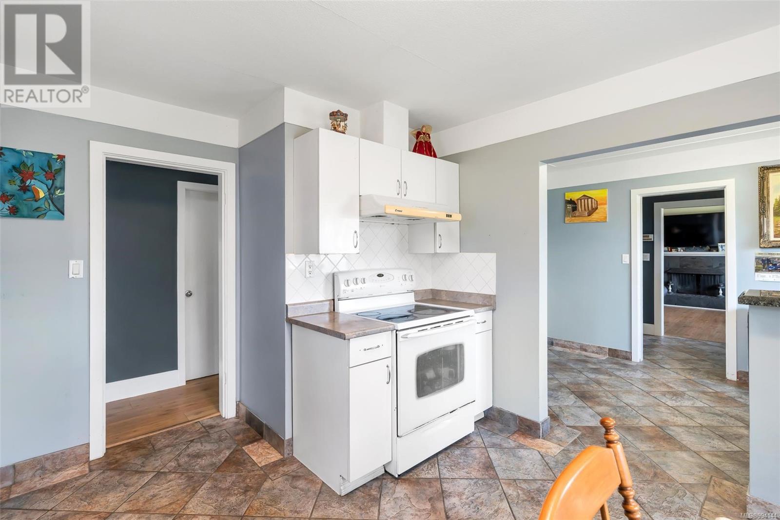 Photo 10 of 4087 Carey Rd, Saanich BC