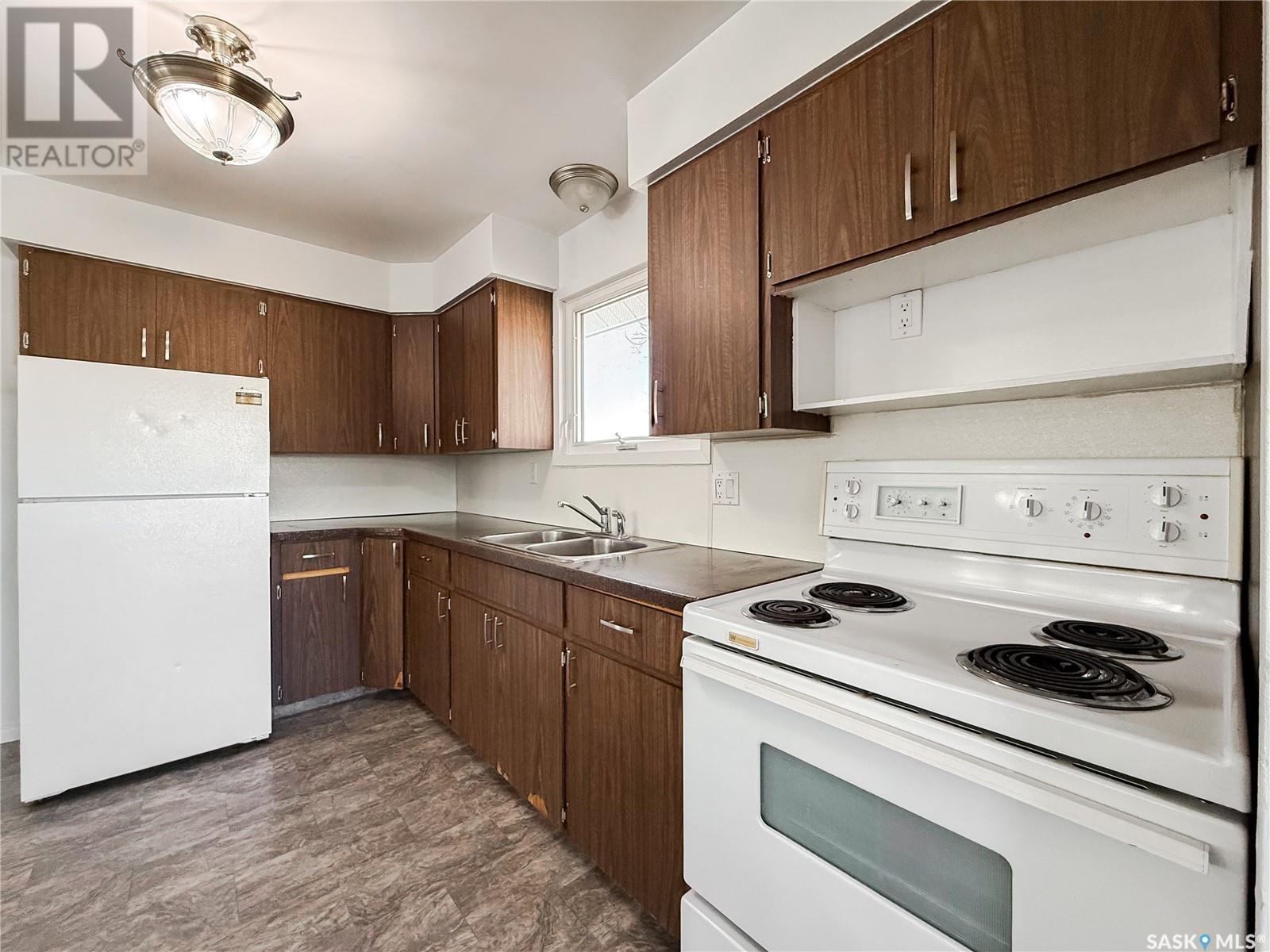 Photo 19 of 106 1st Street, Gull Lake SK