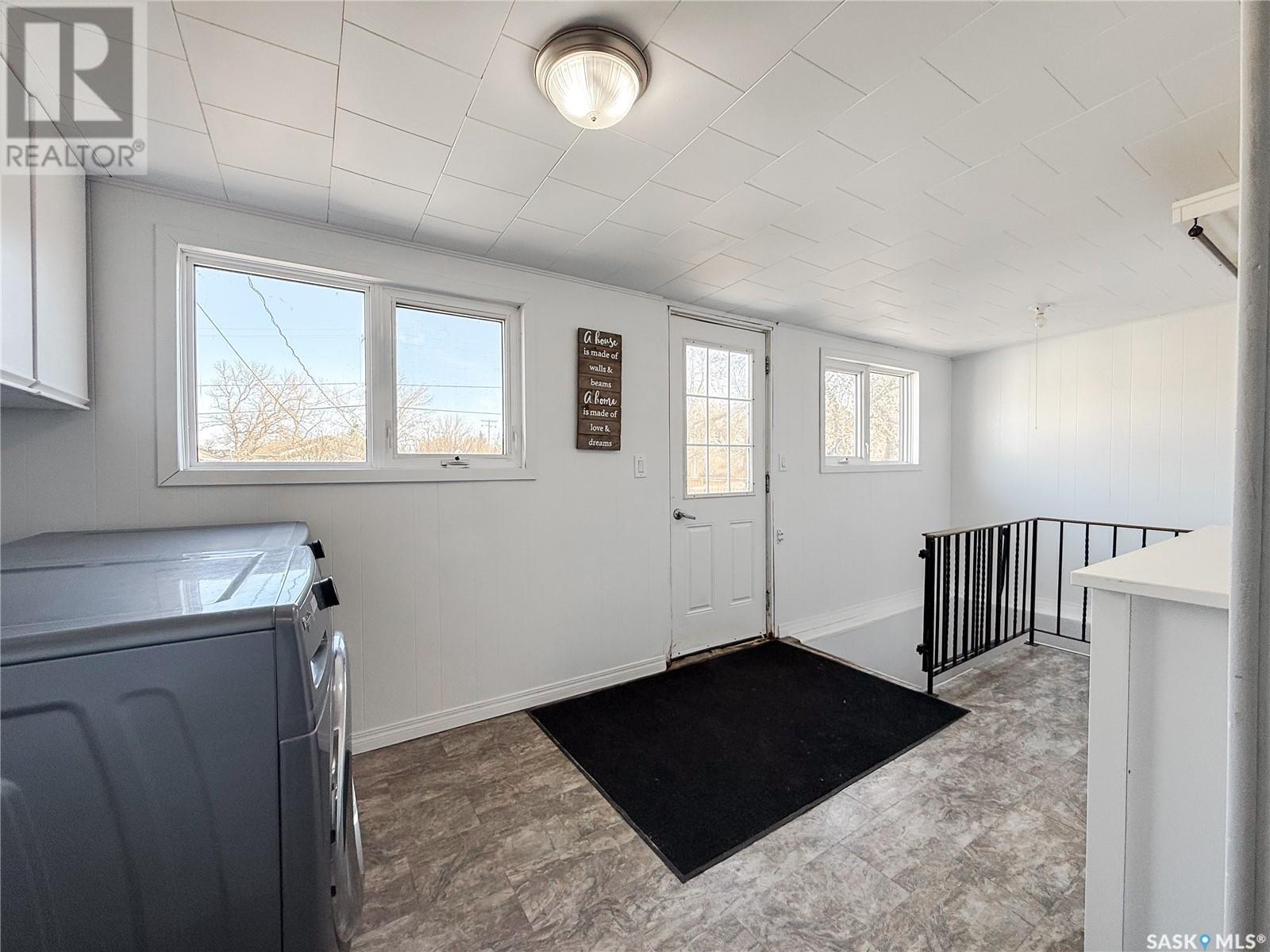 Photo 20 of 106 1st Street, Gull Lake SK