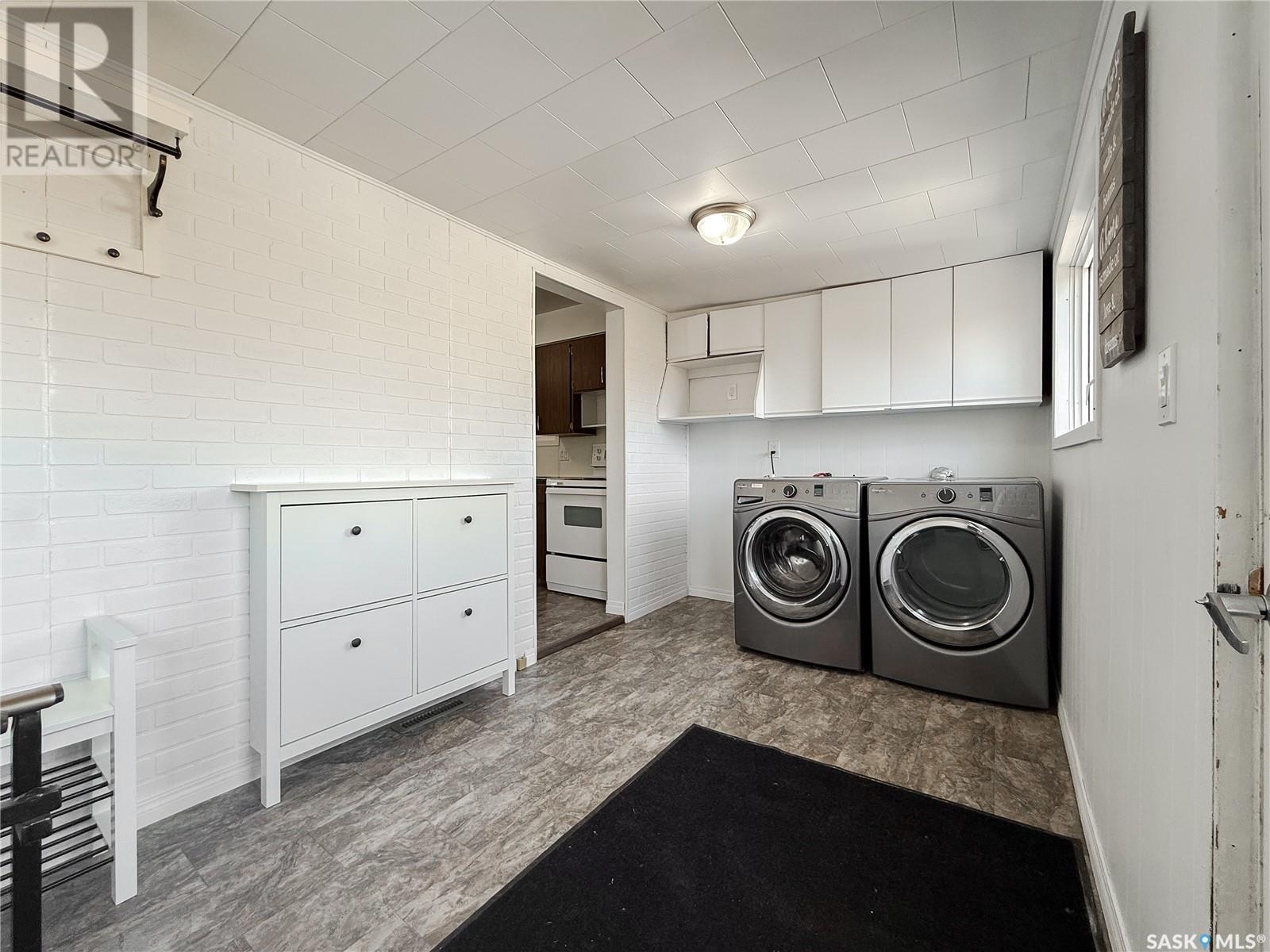 Photo 22 of 106 1st Street, Gull Lake SK