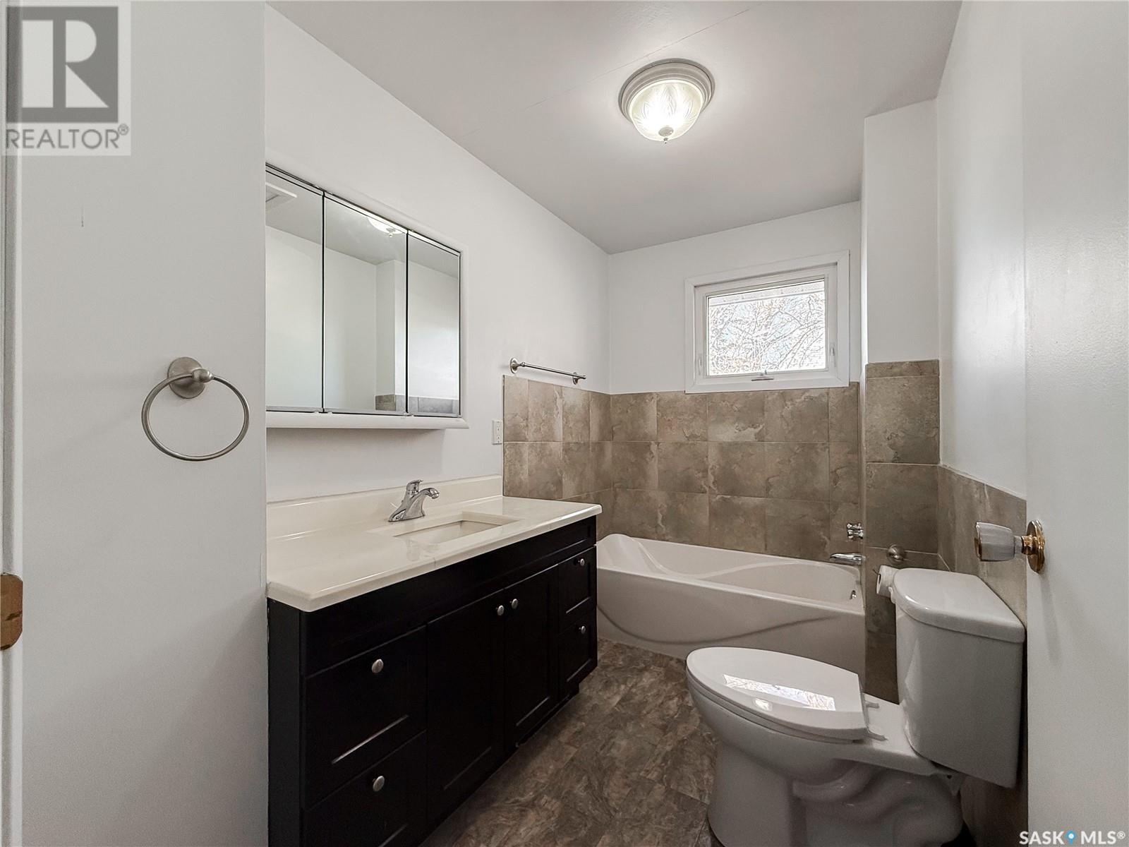Photo 23 of 106 1st Street, Gull Lake SK