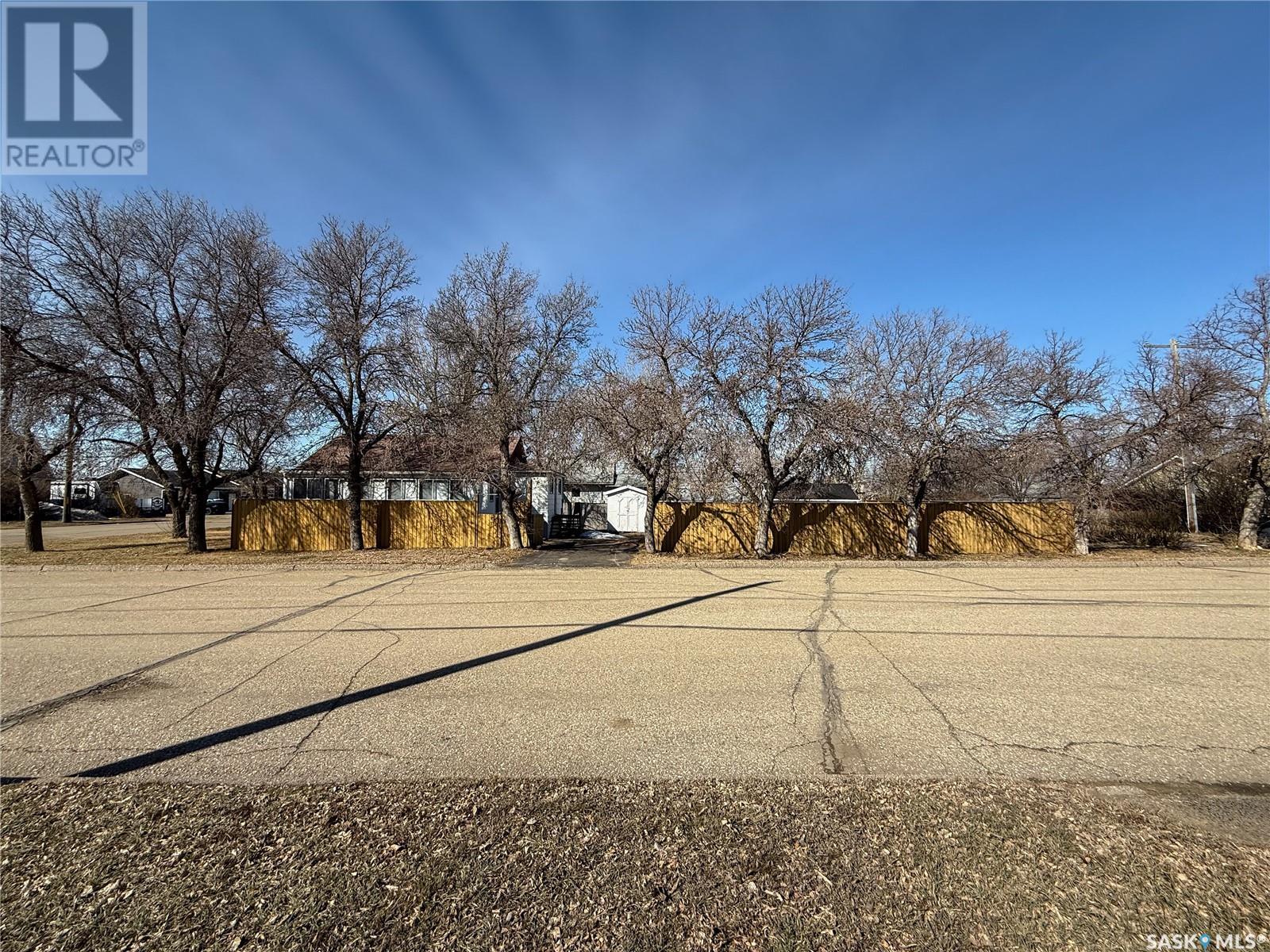 Photo 36 of 106 1st Street, Gull Lake SK