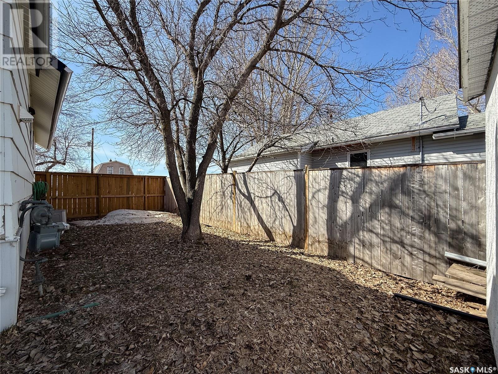 Photo 43 of 106 1st Street, Gull Lake SK