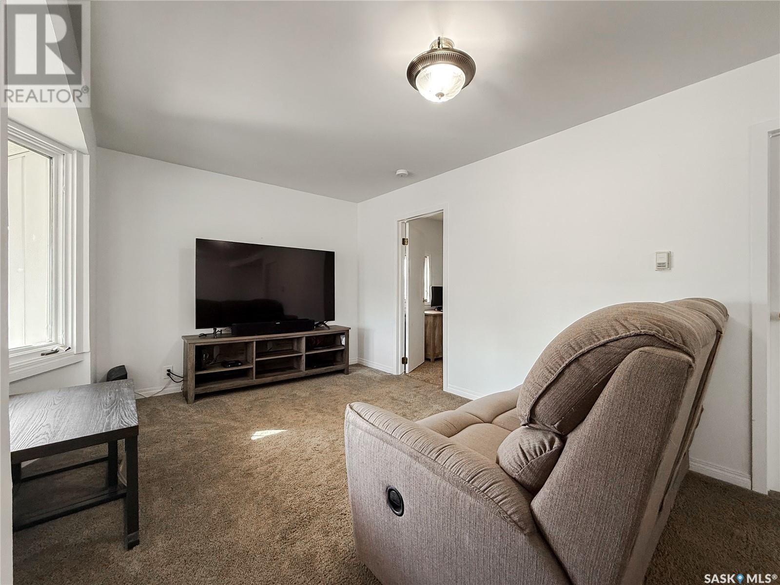 Photo 6 of 106 1st Street, Gull Lake SK