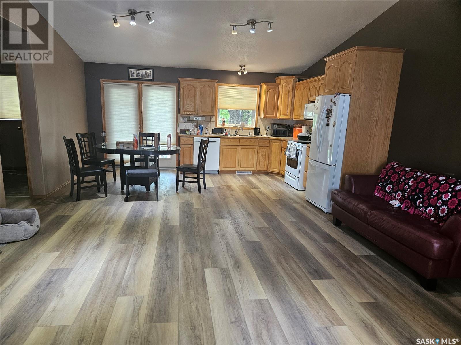 Single Family House Bungalow for Sale in  st AVENUE NW Swift Current 