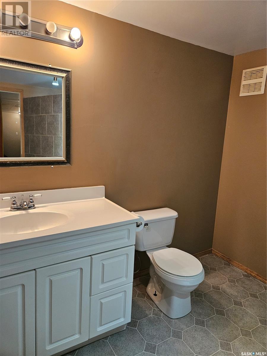 Single Family House Bungalow for Sale in  st AVENUE NW Swift Current 