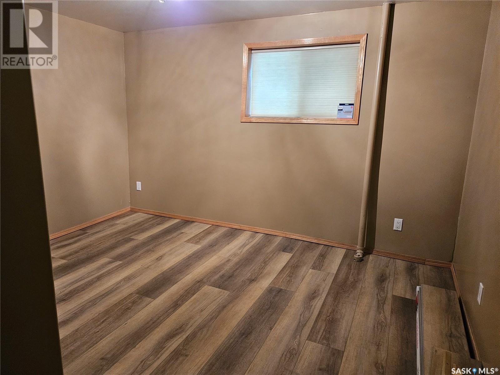 Single Family House Bungalow for Sale in  st AVENUE NW Swift Current 