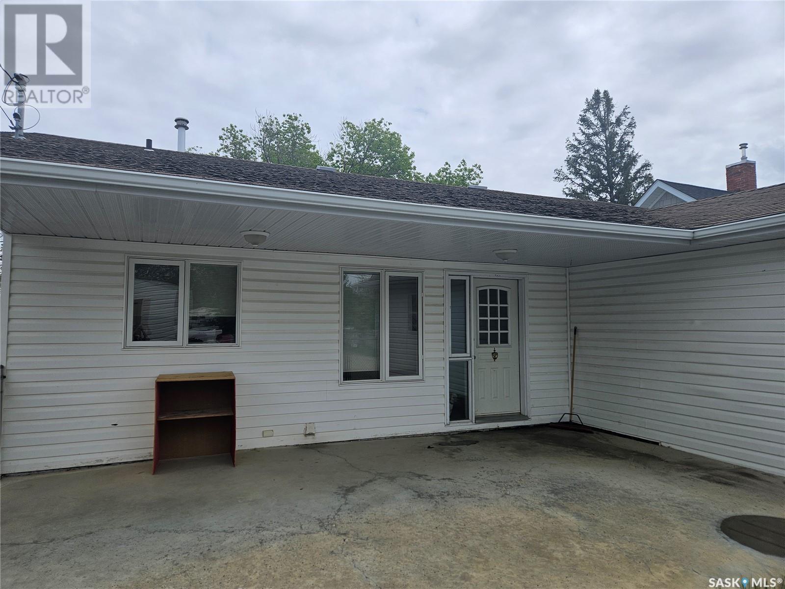 Single Family House Bungalow for Sale in  st AVENUE NW Swift Current 