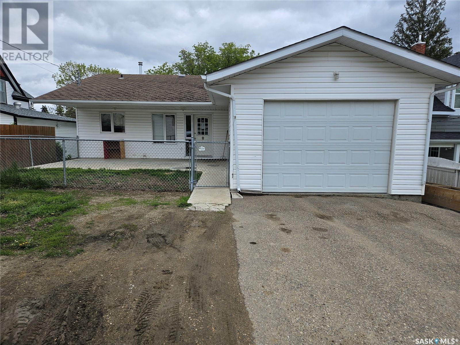 Single Family House Bungalow for Sale in  st AVENUE NW Swift Current 