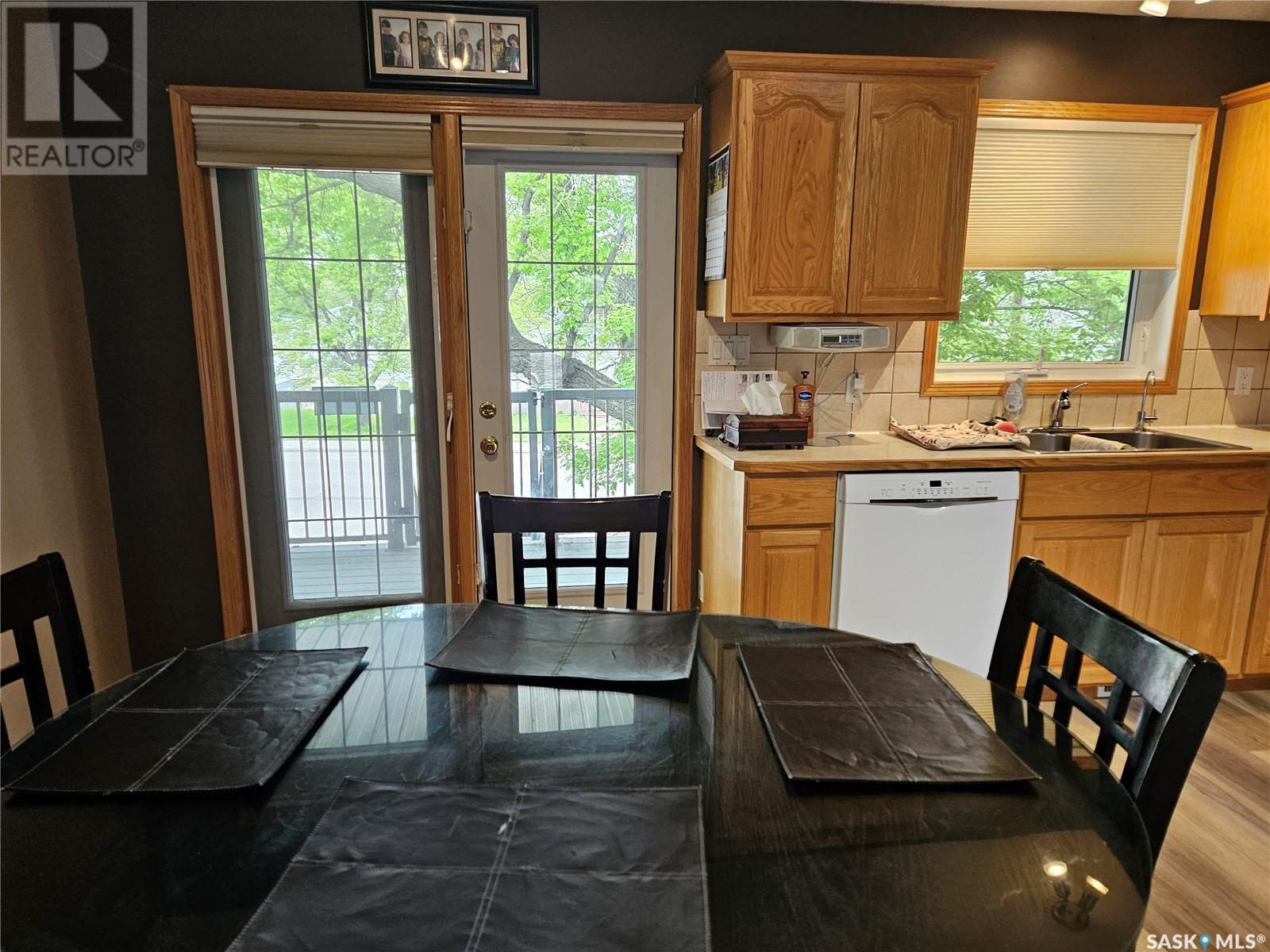 Single Family House Bungalow for Sale in  st AVENUE NW Swift Current 