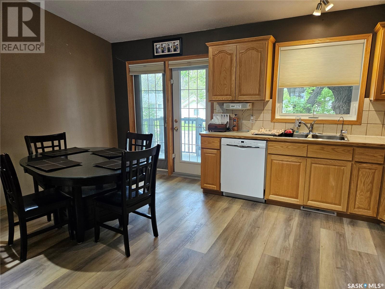 Single Family House Bungalow for Sale in  st AVENUE NW Swift Current 