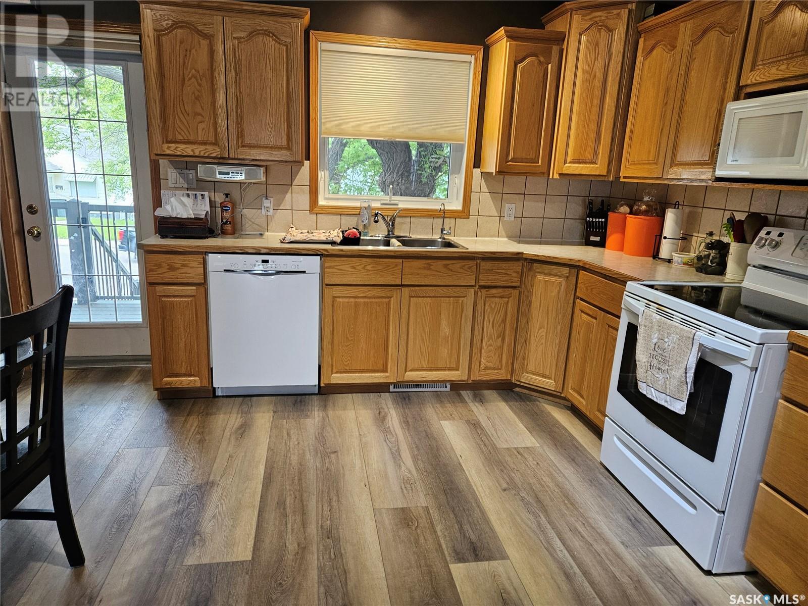 Single Family House Bungalow for Sale in  st AVENUE NW Swift Current 
