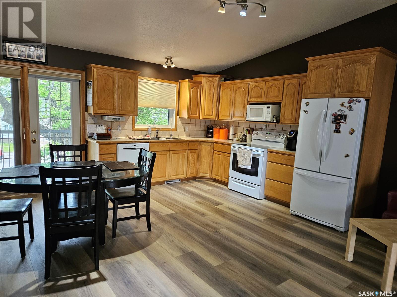 Single Family House Bungalow for Sale in  st AVENUE NW Swift Current 