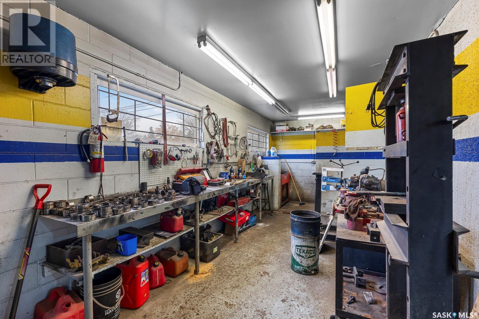 Photo 11 of 1524 Montreal Street, Regina SK