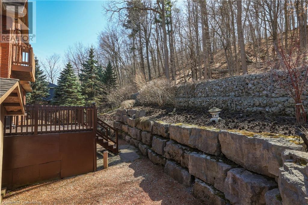 Photo 10 of 130 Dorchester Drive, Grimsby ON
