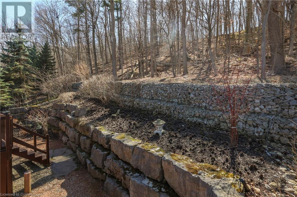 Photo 11 of 130 Dorchester Drive, Grimsby ON
