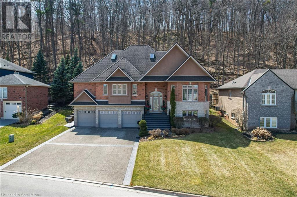 Photo 15 of 130 Dorchester Drive, Grimsby ON