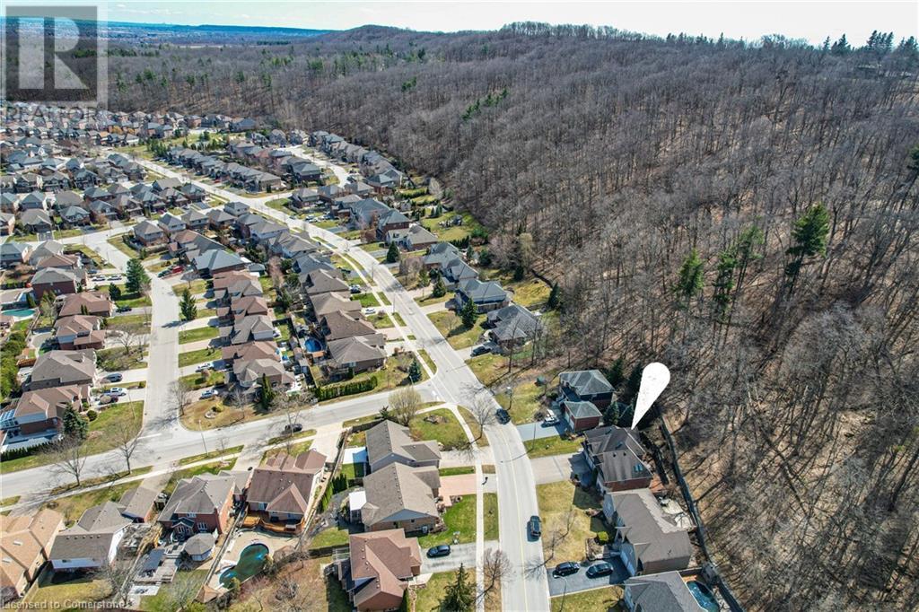 Photo 18 of 130 Dorchester Drive, Grimsby ON