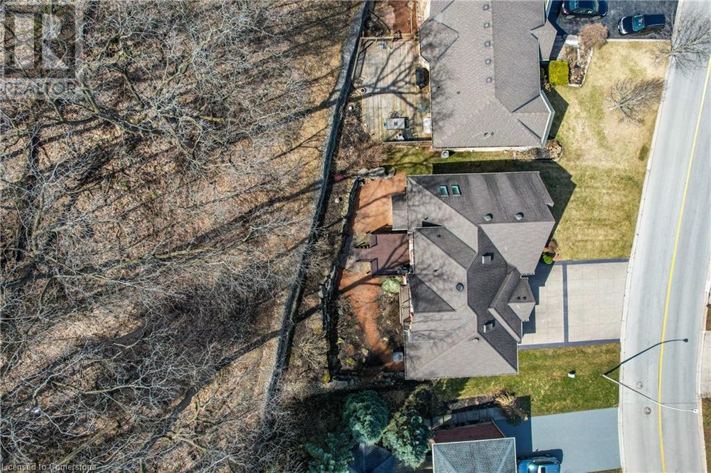 Photo 22 of 130 Dorchester Drive, Grimsby ON