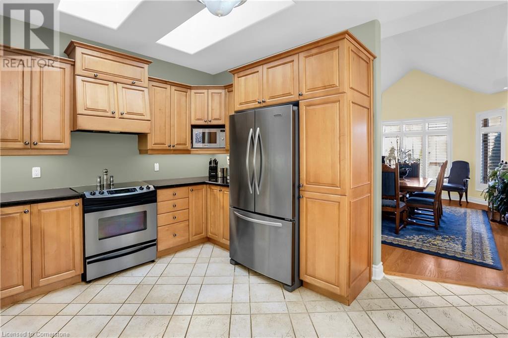 Photo 27 of 130 Dorchester Drive, Grimsby ON