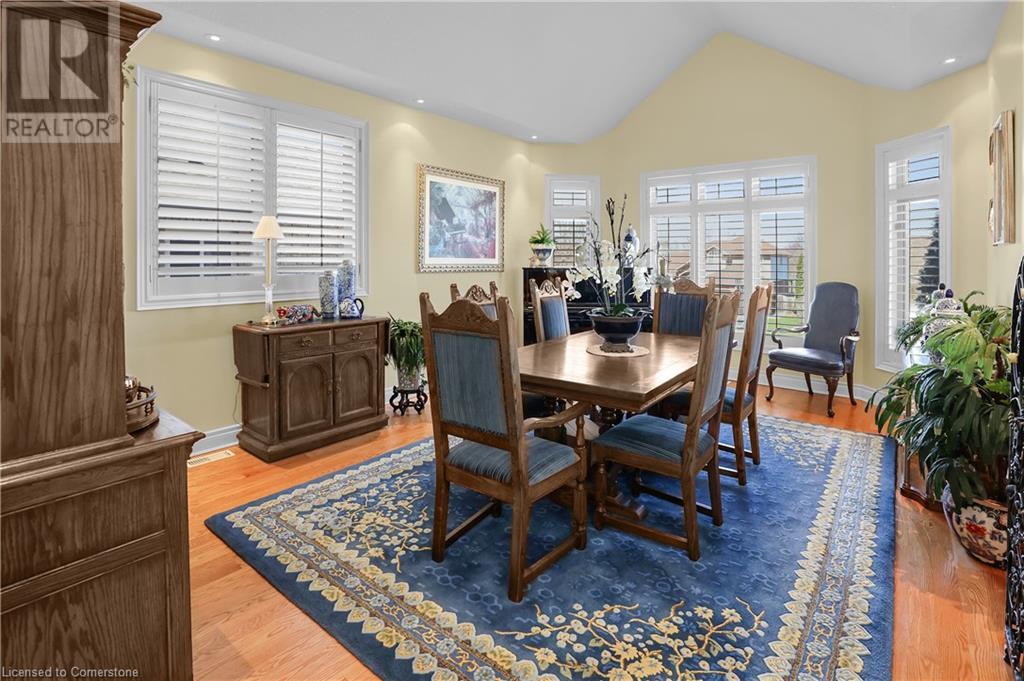 Photo 30 of 130 Dorchester Drive, Grimsby ON
