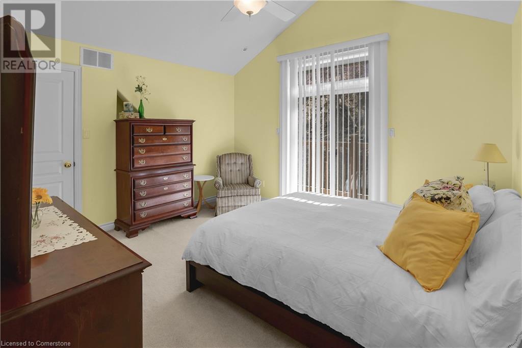 Photo 41 of 130 Dorchester Drive, Grimsby ON