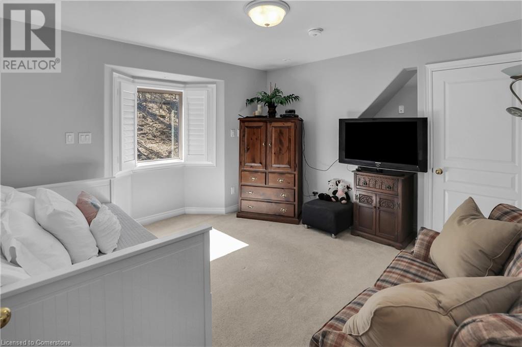 Photo 43 of 130 Dorchester Drive, Grimsby ON