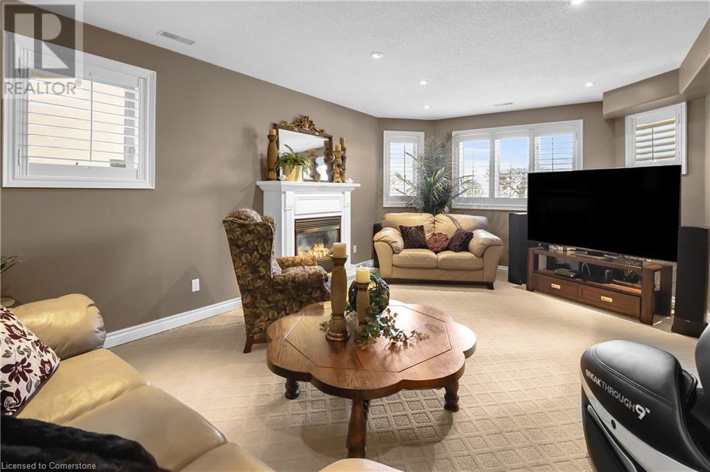 Photo 46 of 130 Dorchester Drive, Grimsby ON