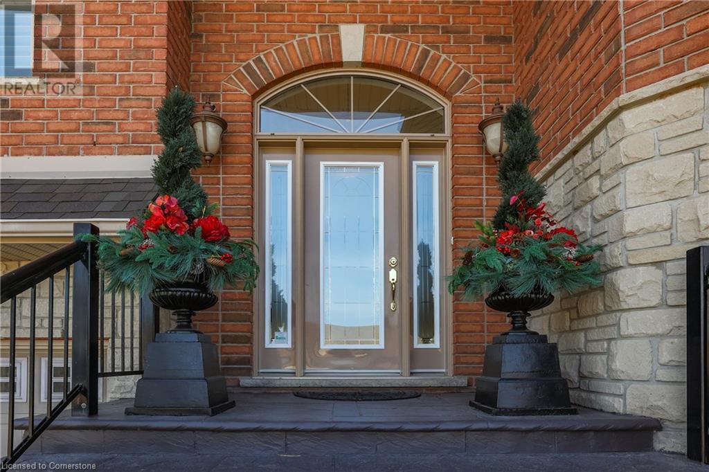 Photo 5 of 130 Dorchester Drive, Grimsby ON