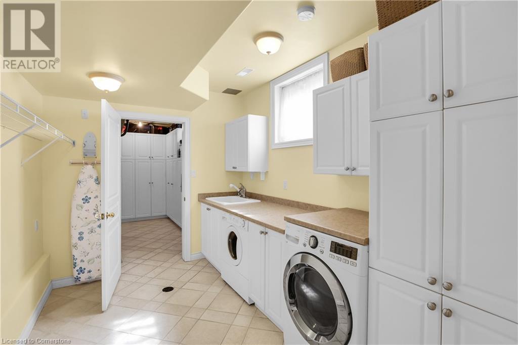Photo 50 of 130 Dorchester Drive, Grimsby ON